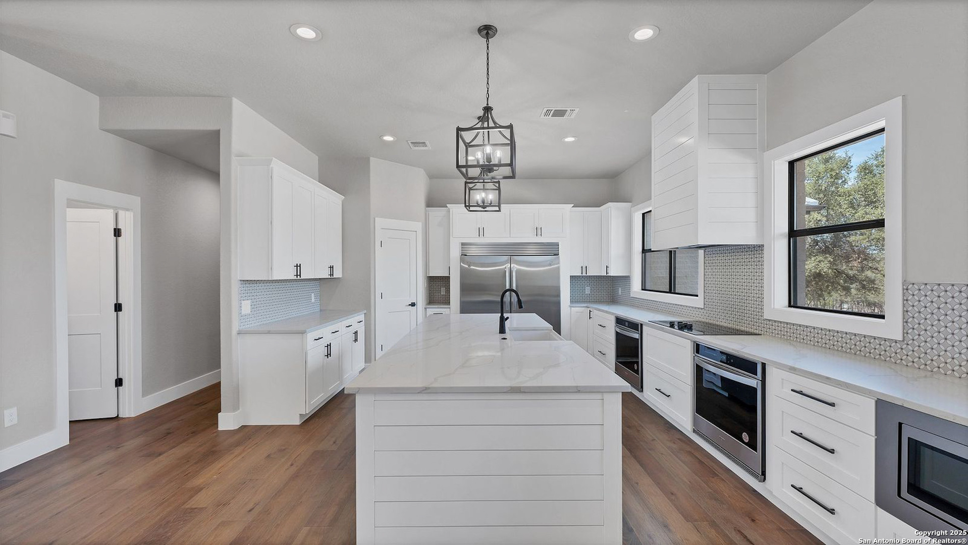 725 Winding View