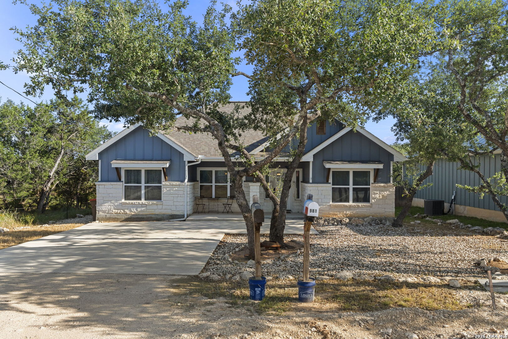 986 PARADISE DR