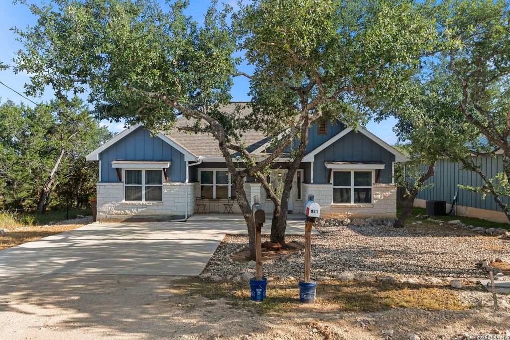 Photo of 986 PARADISE DR, Canyon Lake, TX 78133 (MLS # 1967705)