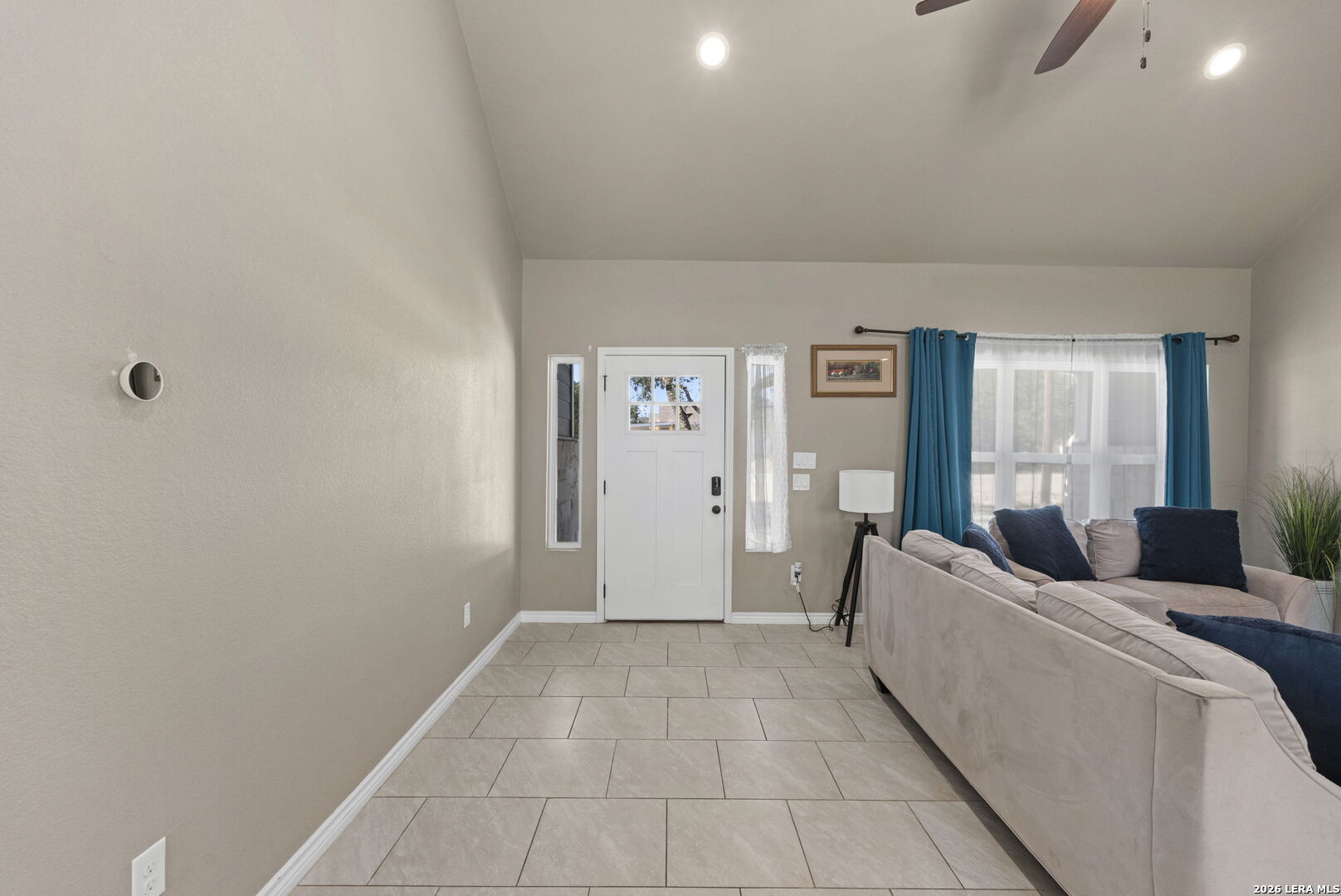 986 PARADISE DR
