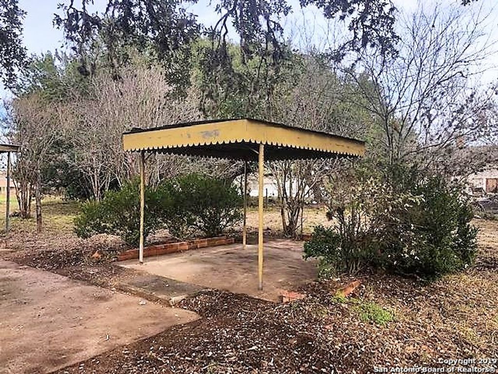 Photo of 623 Sanches, Pleasanton, TX 78064 (MLS # 1892653)