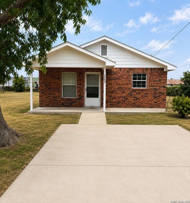1203 W HOUSTON ST, CARRIZO SPRINGS, TX 78834 - Image afce6618dc05fa2e7d99dda1d1e2868f/3372036073