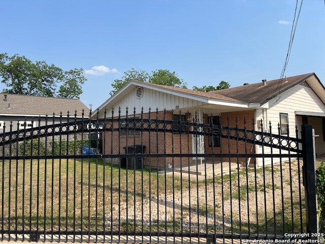 Photo of 118 GOFORTH DR, San Antonio, TX 78233 (MLS # 2001298)