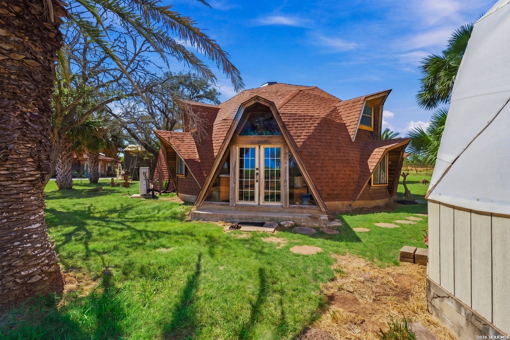 Photo of 875 County Road 327, Pleasanton, TX 78064 (MLS # 2012022)