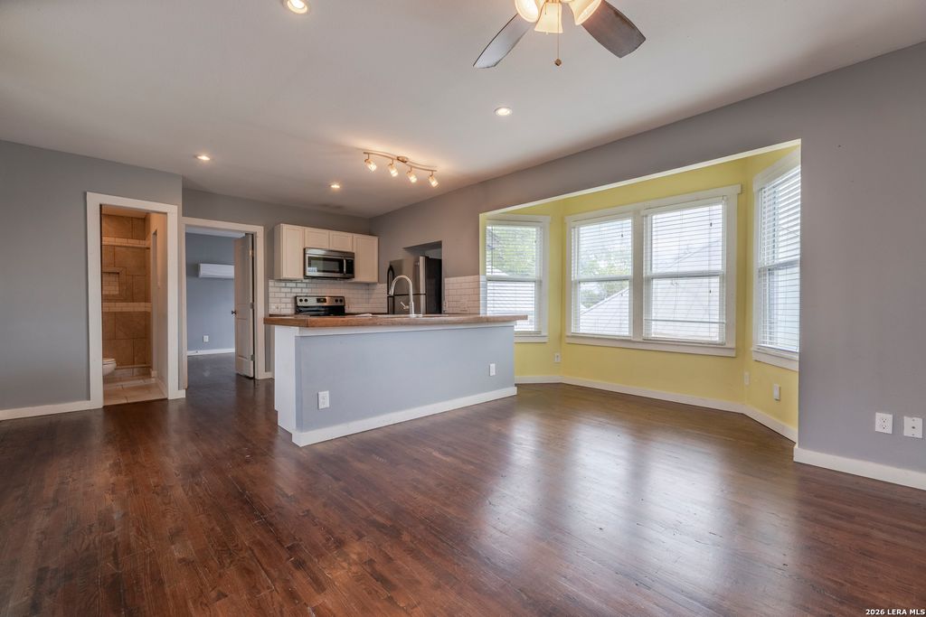 Photo of 1015 N Palmetto 3 #3, San Antonio, TX 78202 (MLS # 1955335)