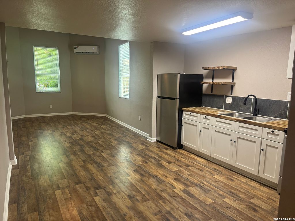 Photo of 401 W ELMIRA ST 102 #102, San Antonio, TX 78212 (MLS # 1991240)