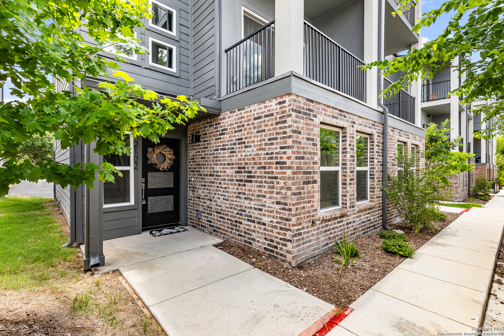 415 Ira Ave UNIT