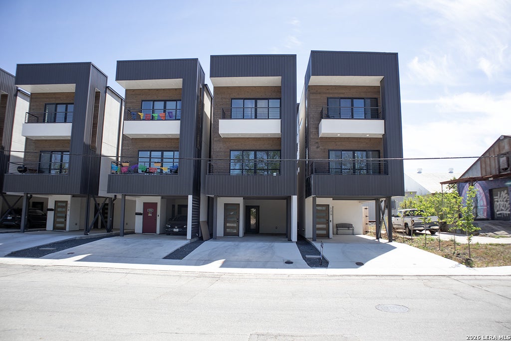 Photo of 130 E Lachapelle, San Antonio, TX 78204 (MLS # 1958465)