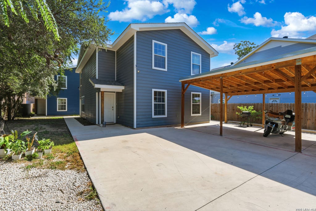Photo of 1535 W Laurel, San Antonio, TX 78201 (MLS # 1998762)
