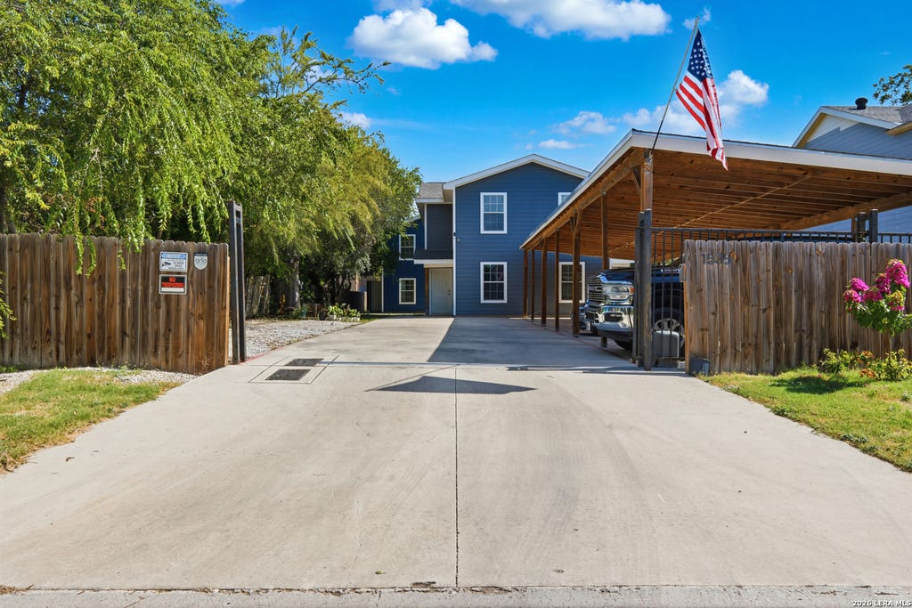 Photo of 1535 W Laurel, San Antonio, TX 78201 (MLS # 1998762)