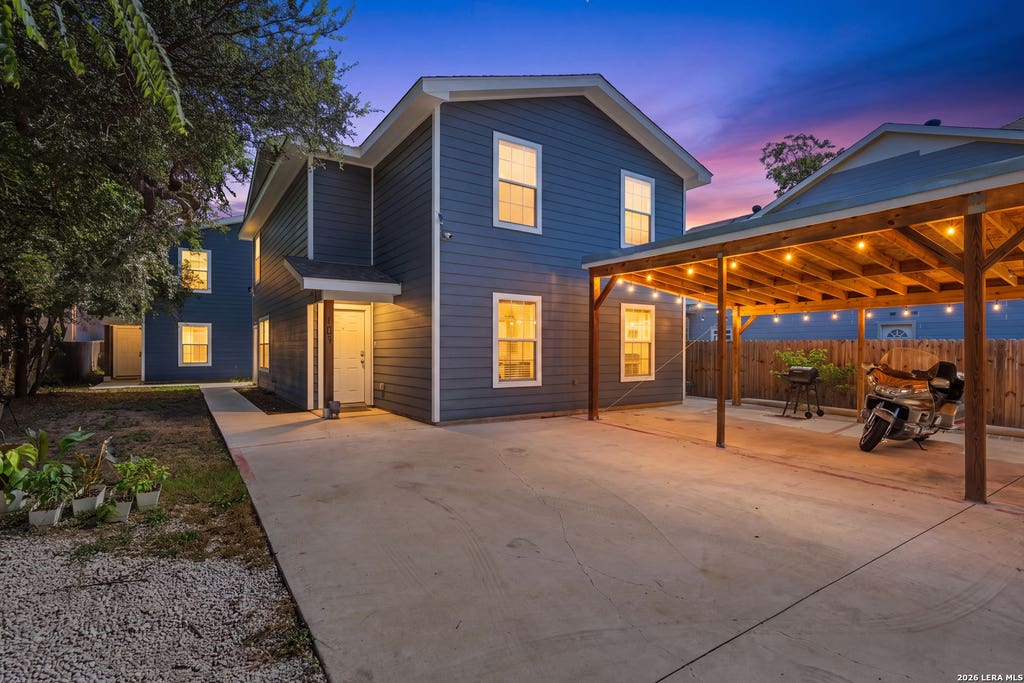 Photo of 1535 W Laurel, San Antonio, TX 78201 (MLS # 1998762)