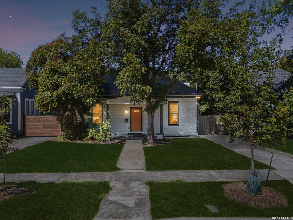 Photo of 909 HAYS ST, San Antonio, TX 78202 (MLS # 2022440)