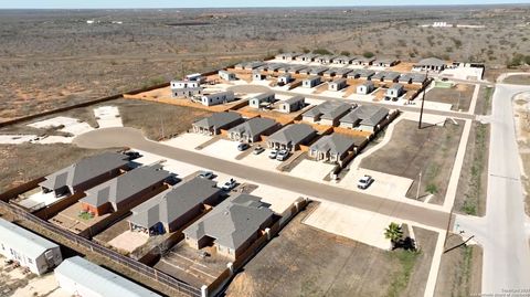 113 American Dr Cotulla TX 78014