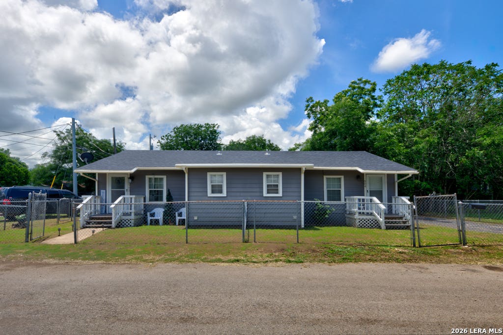 Photo of 502 -504 Shannon Ave., Seguin, TX 78155 (MLS # 1992173)