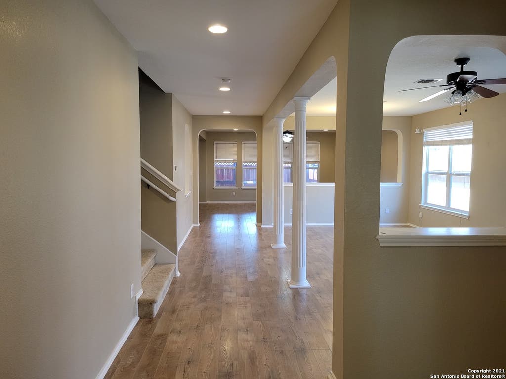 Photo of 10919 Fox Crest, Live Oak, TX 78233 (MLS # 1923099)
