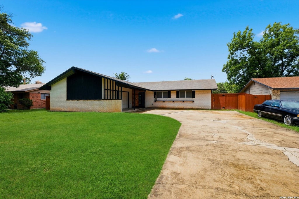 Photo of 3331 NANTUCKET DR, San Antonio, TX 78230 (MLS # 1990285)