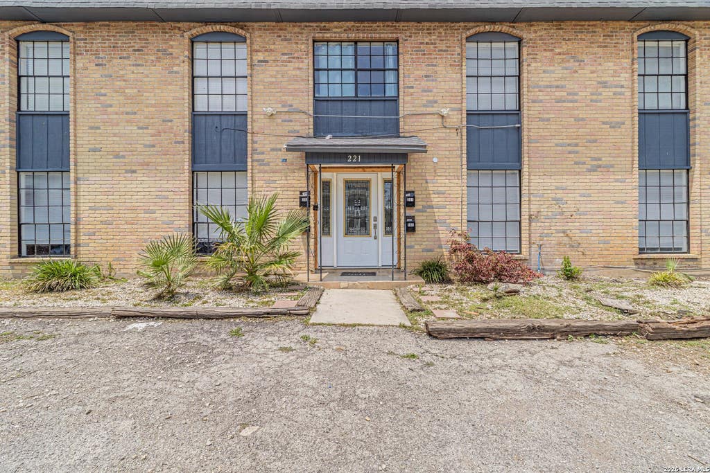 Photo of 221 E Craig Pl 3 #3, San Antonio, TX 78212 (MLS # 1992092)