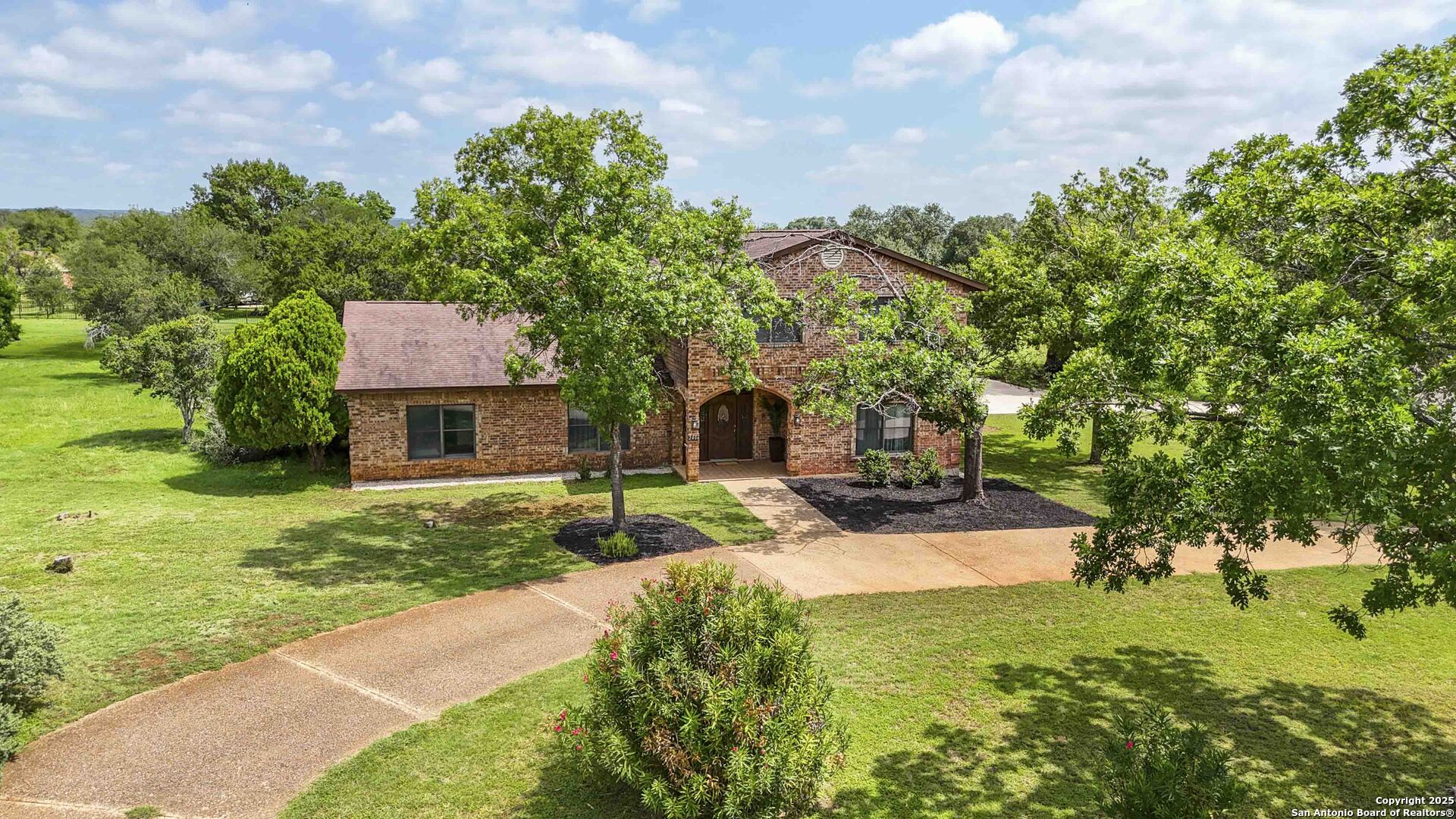 2406 Northwoods