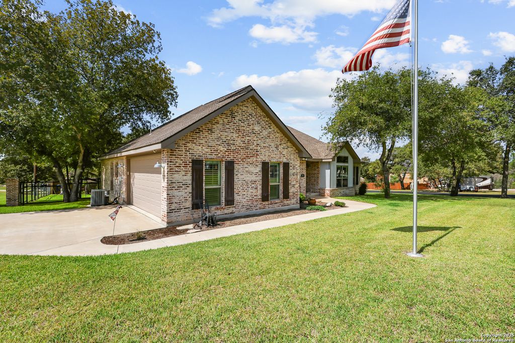 Photo of 100 W Ashton, Floresville, TX 78114 (MLS # 1908697)