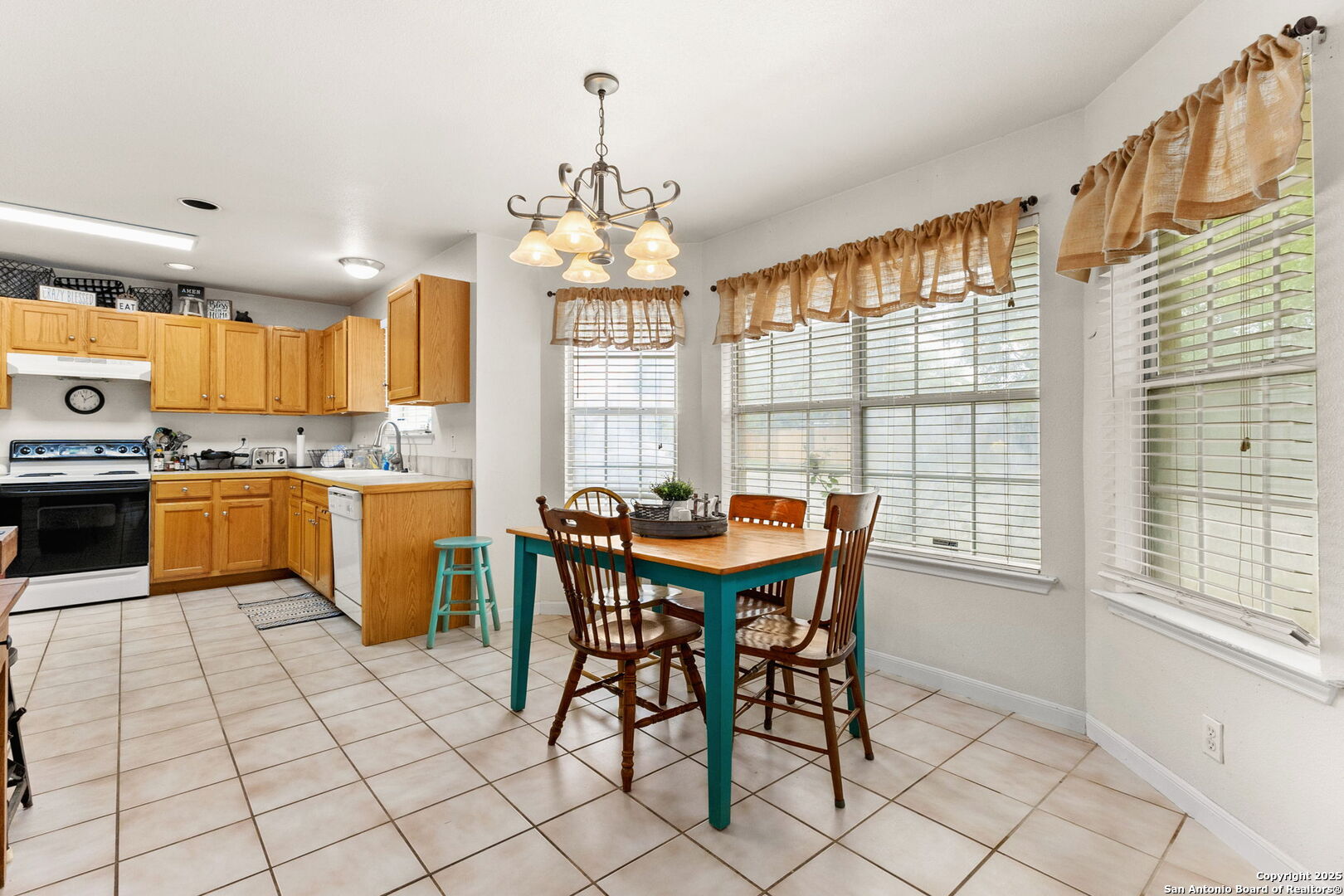 1567 Kimberly Dawn
