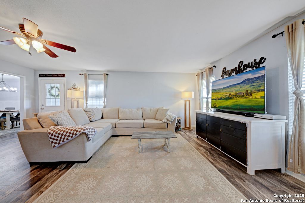 Photo of 1510 Timmermann, Seguin, TX 78155 (MLS # 1922835)