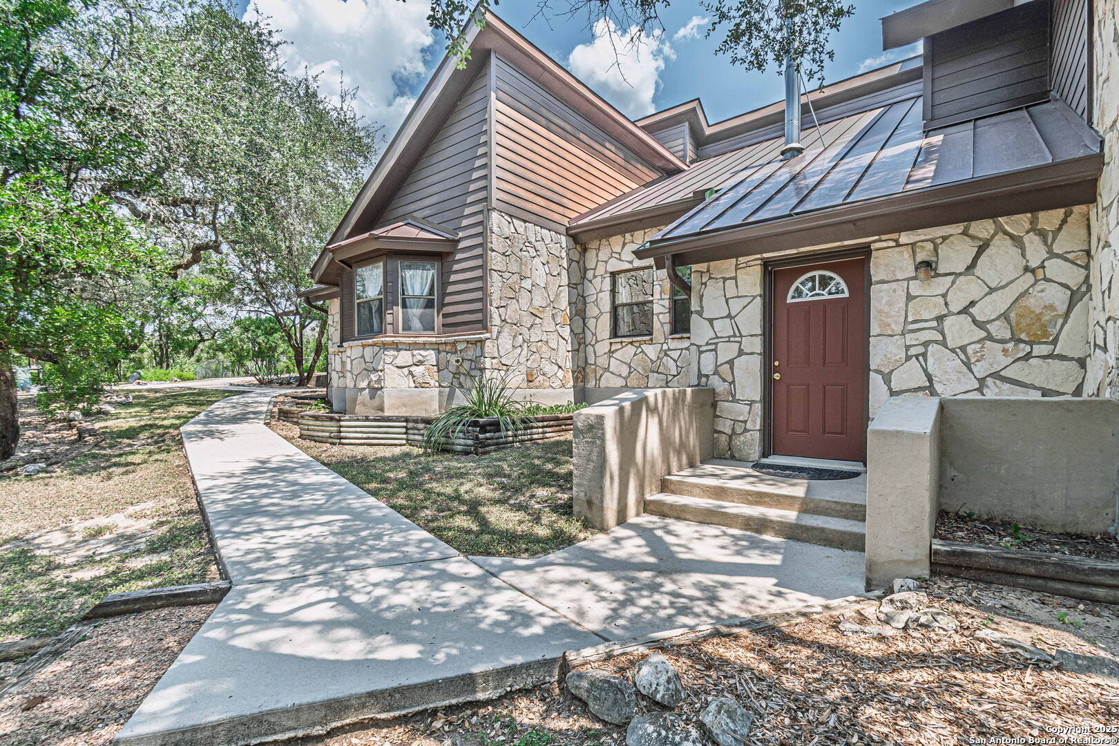 560 Bluff Ridge