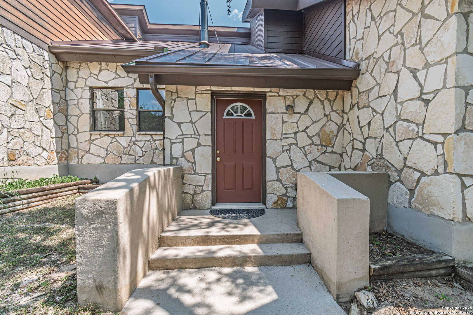 560 Bluff Ridge