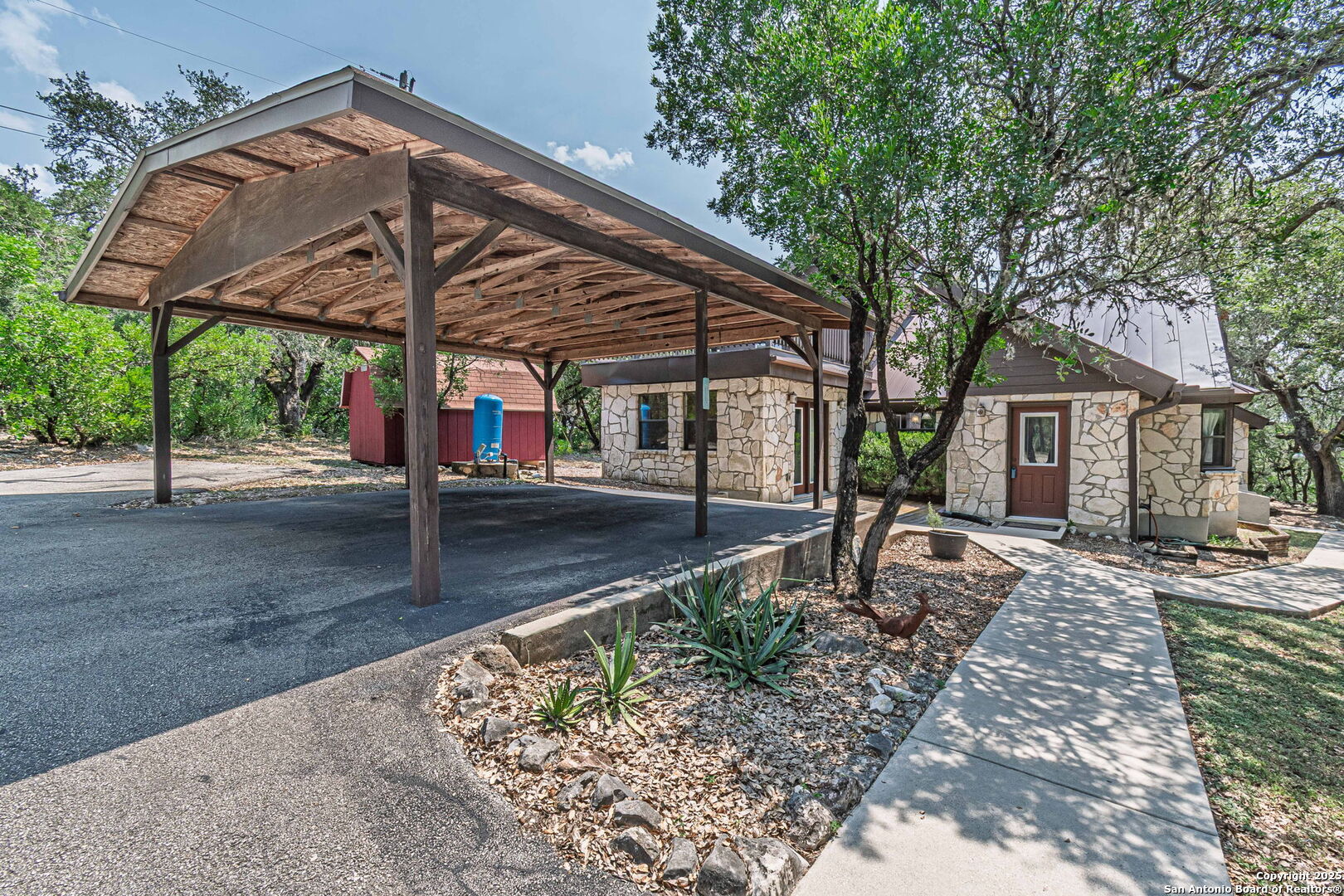 560 Bluff Ridge