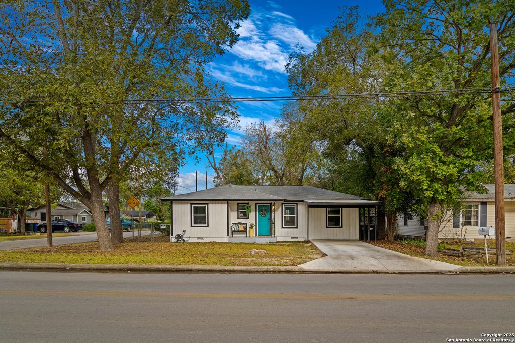 Photo of 311 torrey, New Braunfels, TX 78130 (MLS # 1920444)