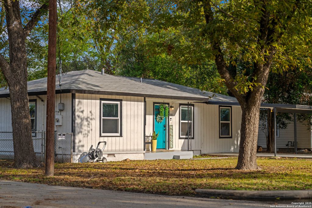 Photo of 311 torrey, New Braunfels, TX 78130 (MLS # 1920444)