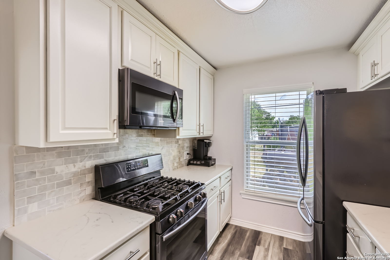 207 E VILLARET BLVD