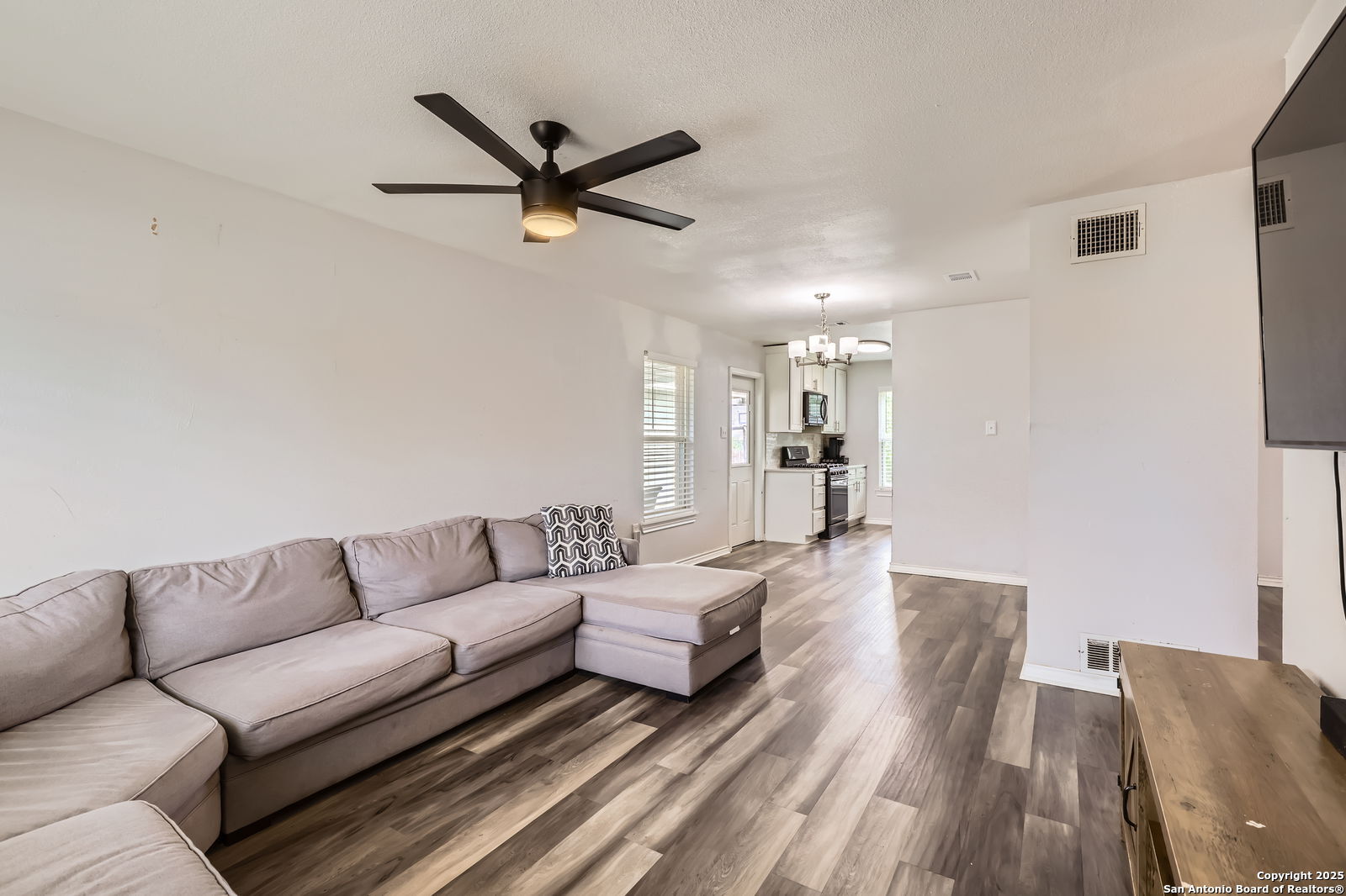 207 E VILLARET BLVD