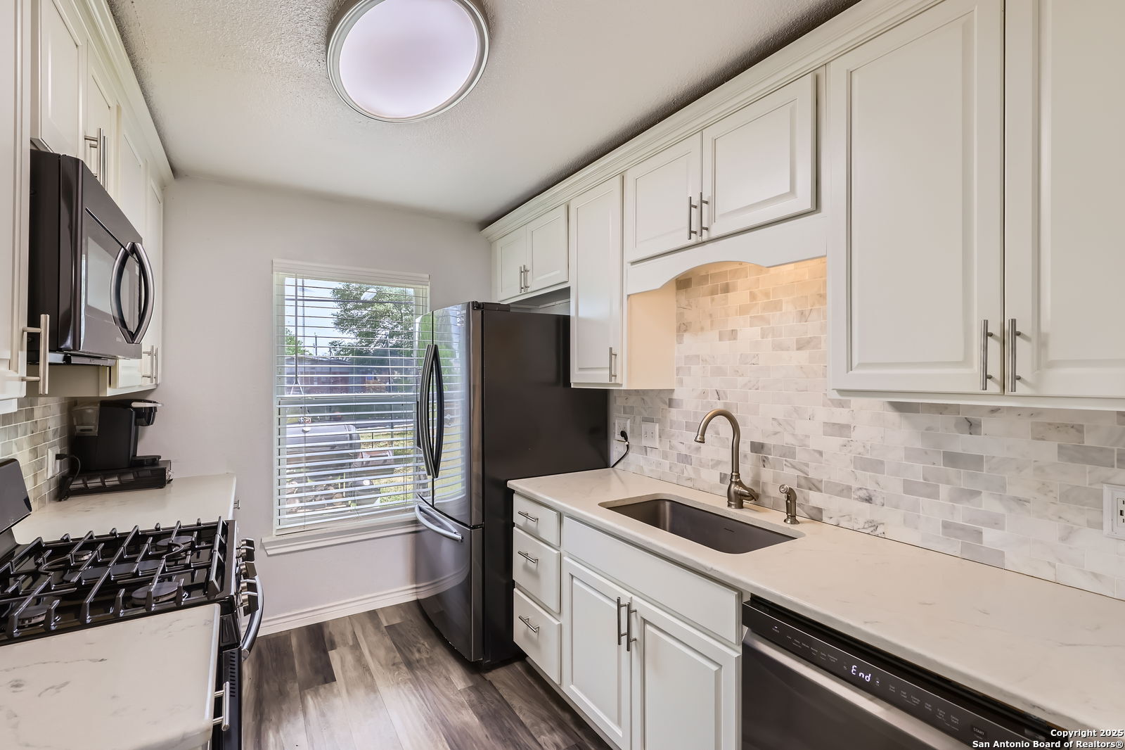 207 E VILLARET BLVD