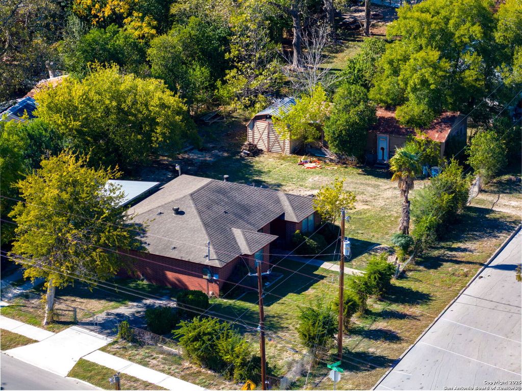 Photo of 135 N Plum Ave, New Braunfels, TX 78130 (MLS # 1922246)