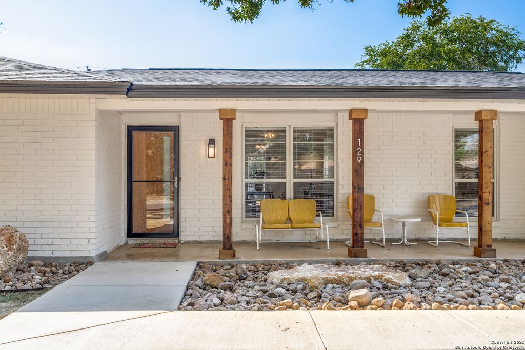 Photo of 129 creekside, Boerne, TX 78006 (MLS # 1916259)