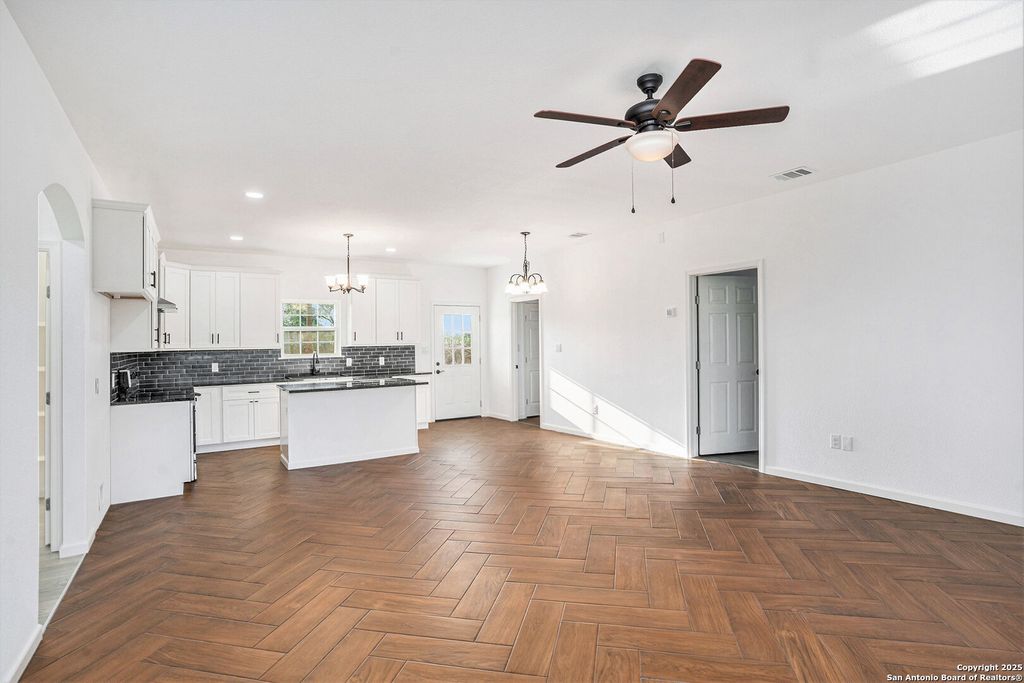 Photo of 1615 N guadalupe, Seguin, TX 78155 (MLS # 1910538)