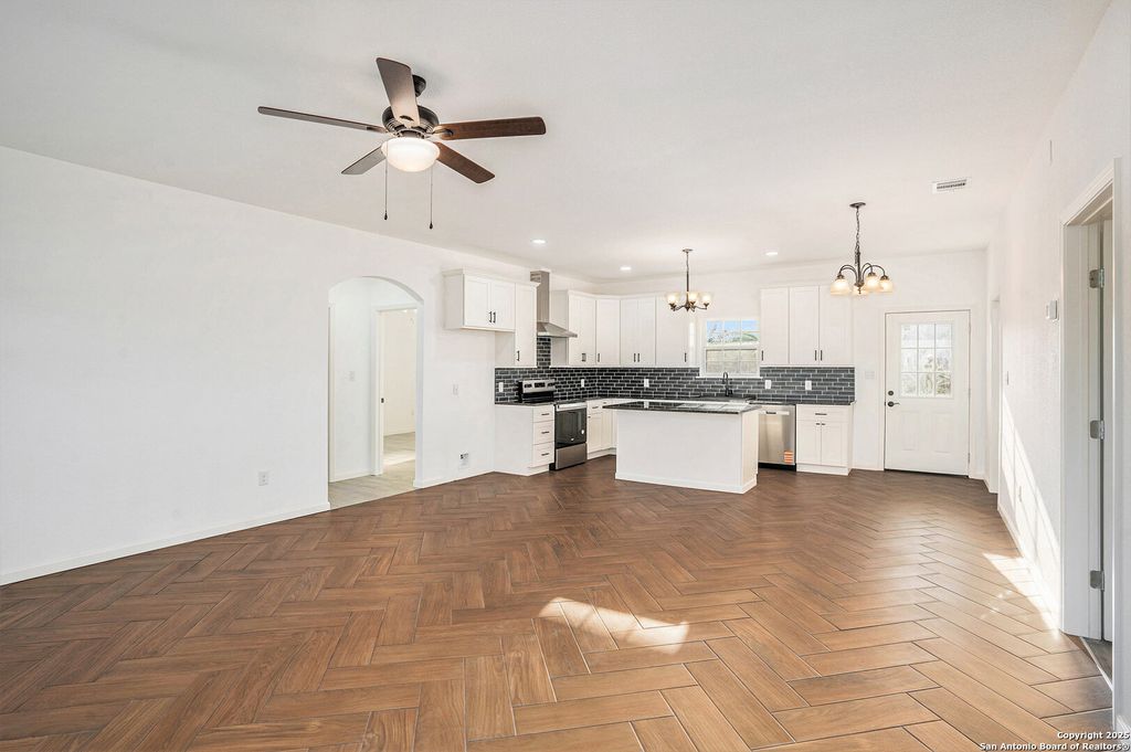 Photo of 1615 N guadalupe, Seguin, TX 78155 (MLS # 1910538)