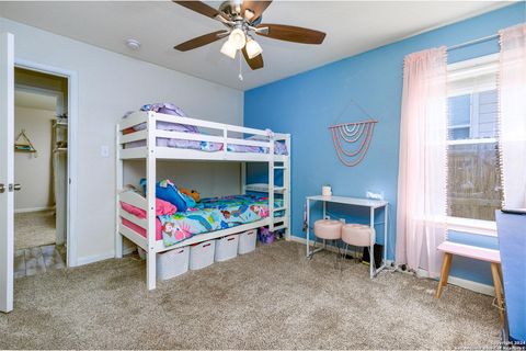 Single Family Residence in San Antonio TX 5806 Hickory Cyn 18.jpg