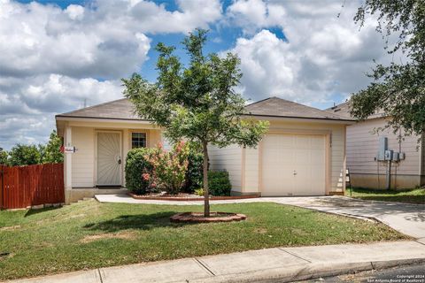 Single Family Residence in San Antonio TX 5806 Hickory Cyn 2.jpg