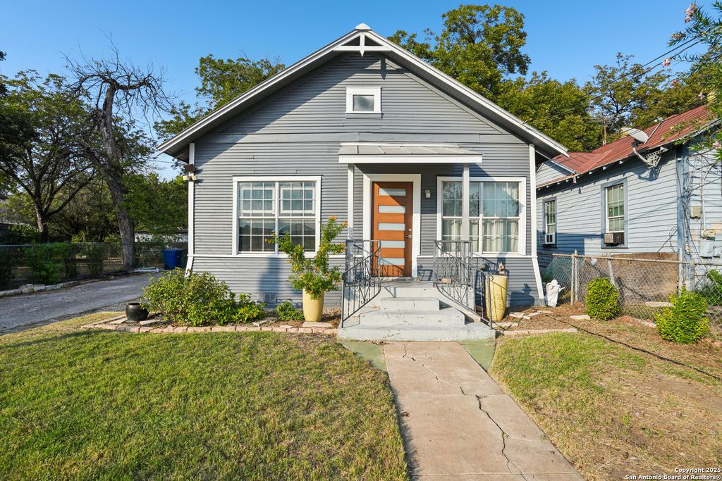 Photo of 1027 poplar, San Antonio, TX 78212 (MLS # 1918191)