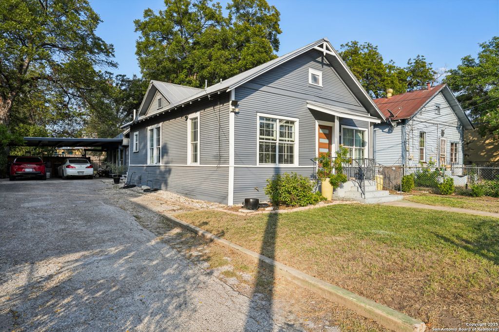 Photo of 1027 poplar, San Antonio, TX 78212 (MLS # 1918191)