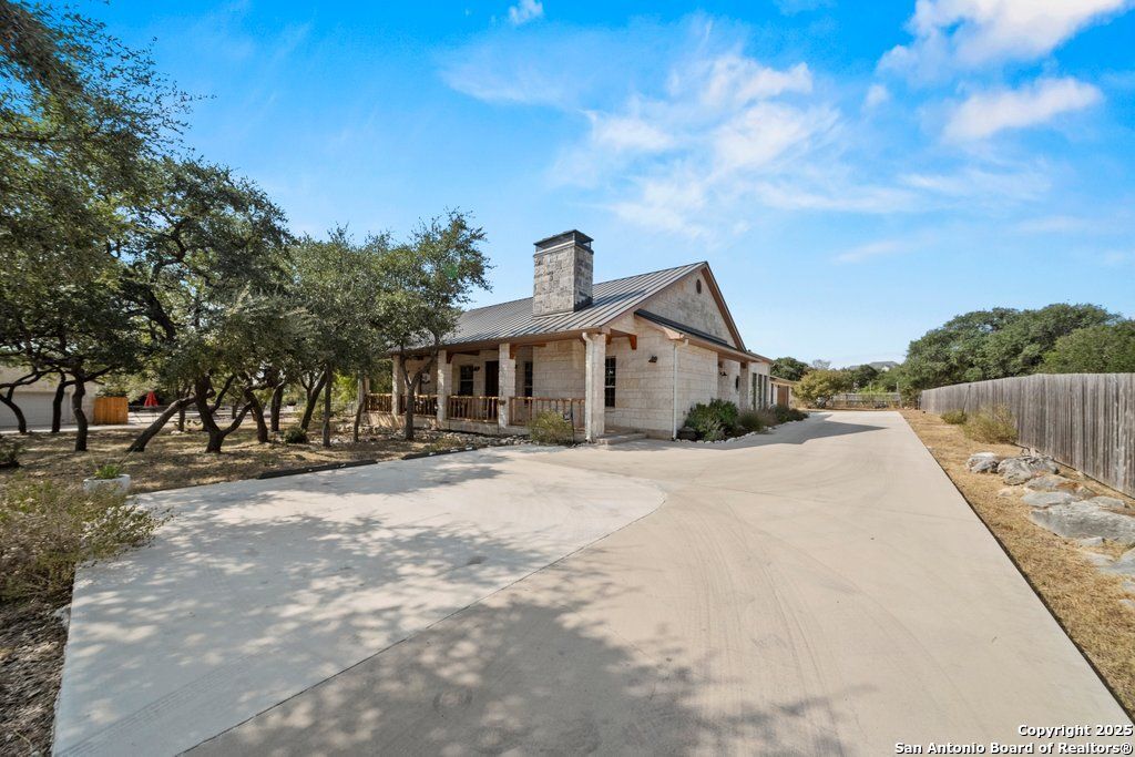 Photo of 547 Suncrest, New Braunfels, TX 78132 (MLS # 1917974)
