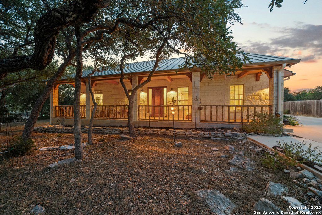 Photo of 547 Suncrest, New Braunfels, TX 78132 (MLS # 1917974)