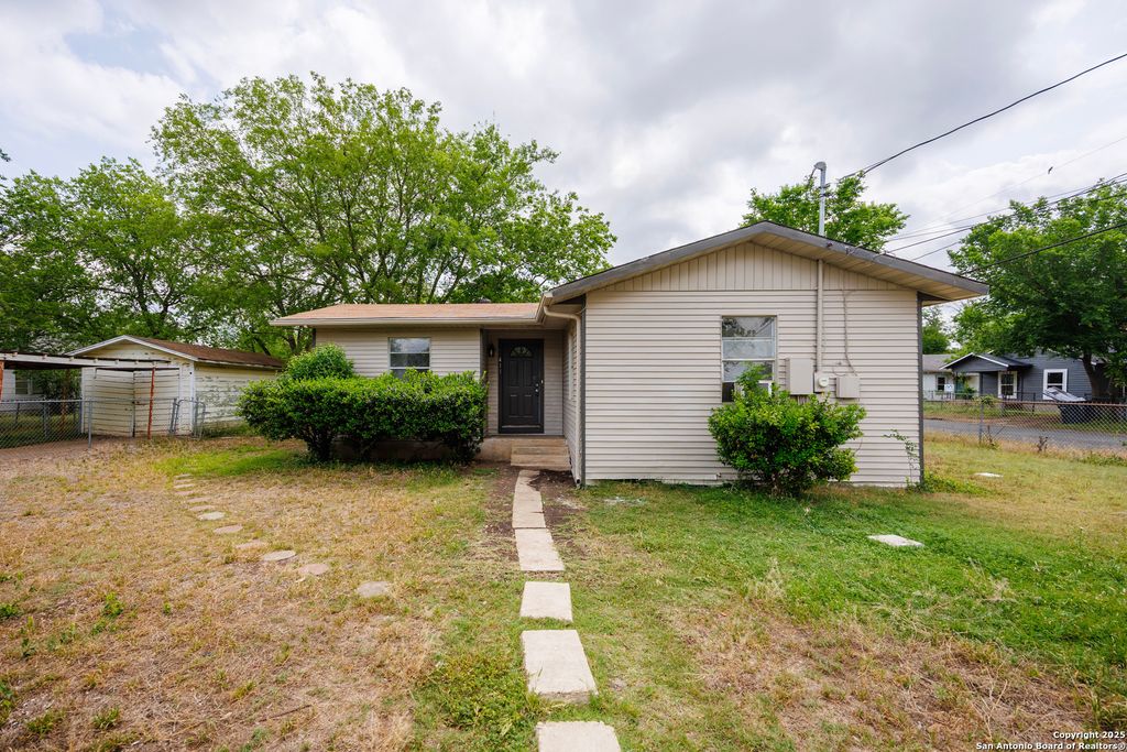 Photo of 411 Legette, Seguin, TX 78155 (MLS # 1918447)