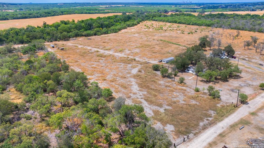 Photo of 121 Mendoza, Floresville, TX 78114 (MLS # 1895397)