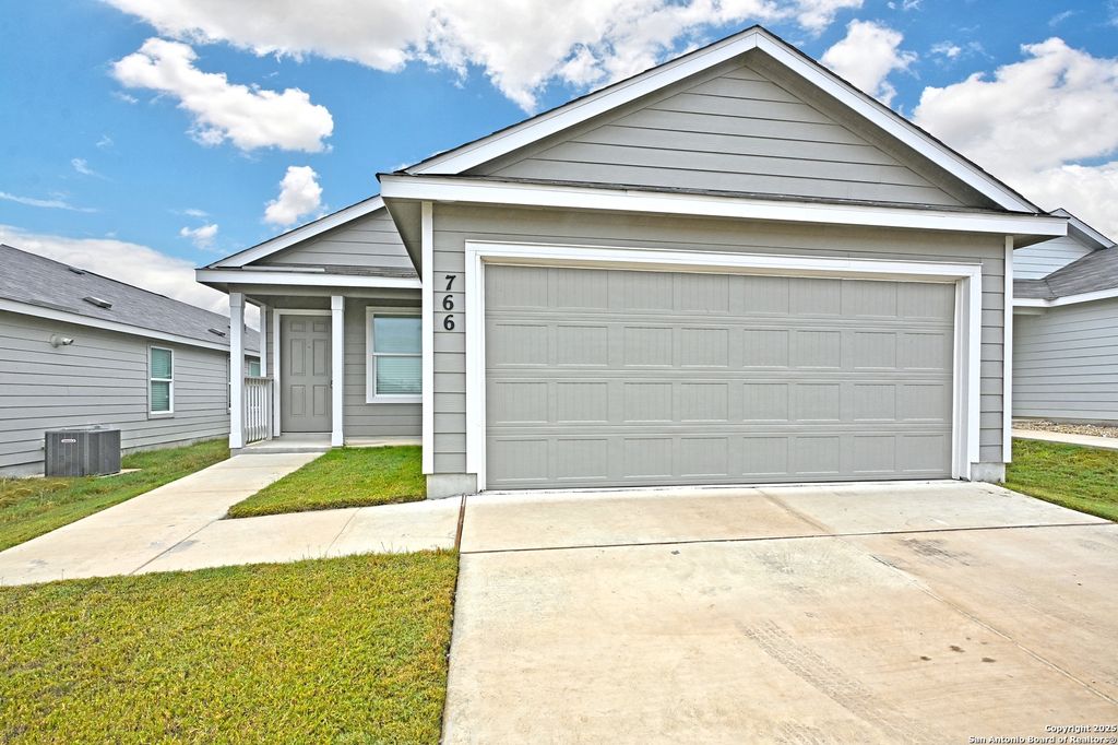 Photo of 766 Tulsa Trail, New Braunfels, TX 78130 (MLS # 1925076)