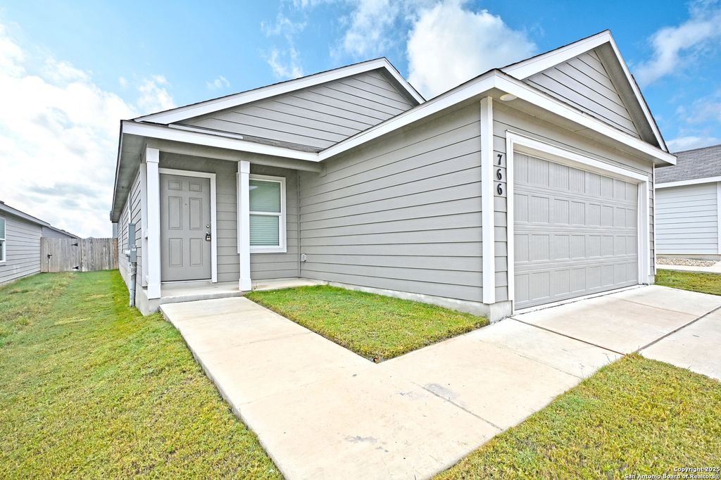 Photo of 766 Tulsa Trail, New Braunfels, TX 78130 (MLS # 1925076)