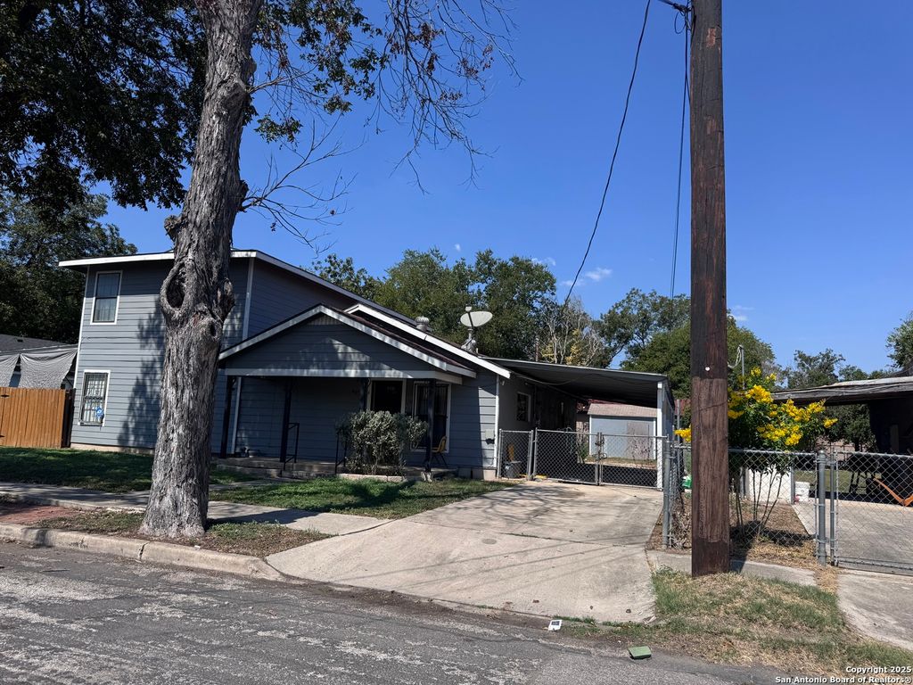 Photo of 1007 Saldana, San Antonio, TX 78225 (MLS # 1915441)