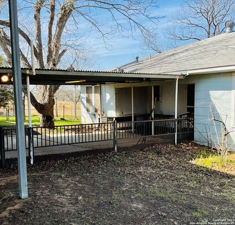 A home in Floresville