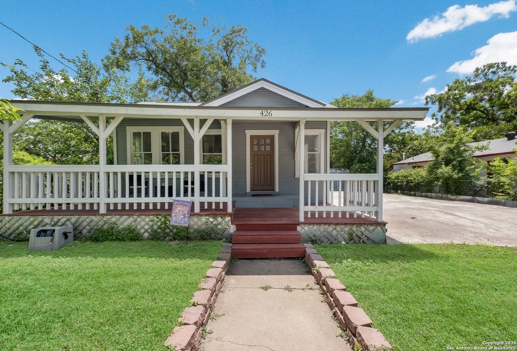 Photo of 426 N Monumental St, San Antonio, TX 78202 (MLS # 1947691)